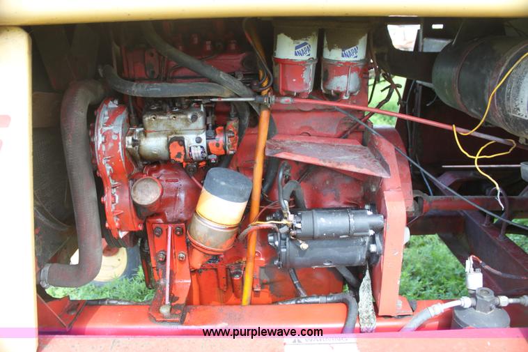 image for item G4058 1985 New Holland 1116 Speedrower self-propelled swather