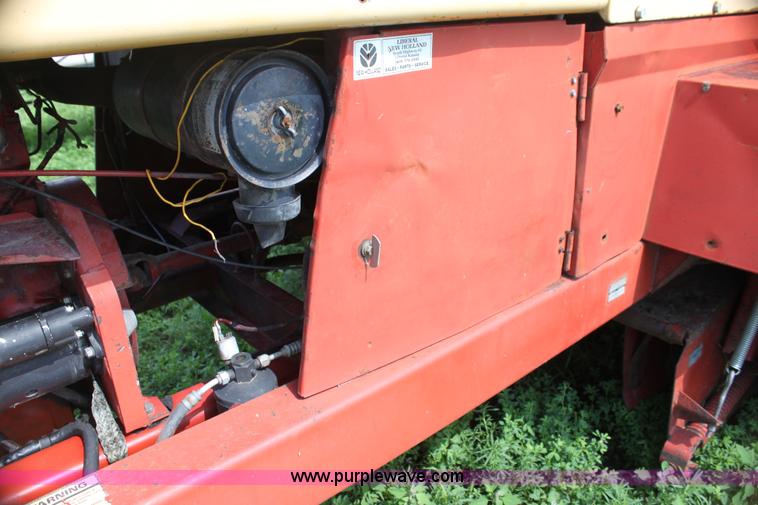 image for item G4058 1985 New Holland 1116 Speedrower self-propelled swather