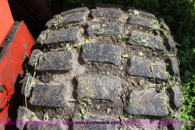 image for item G4058 1985 New Holland 1116 Speedrower self-propelled swather