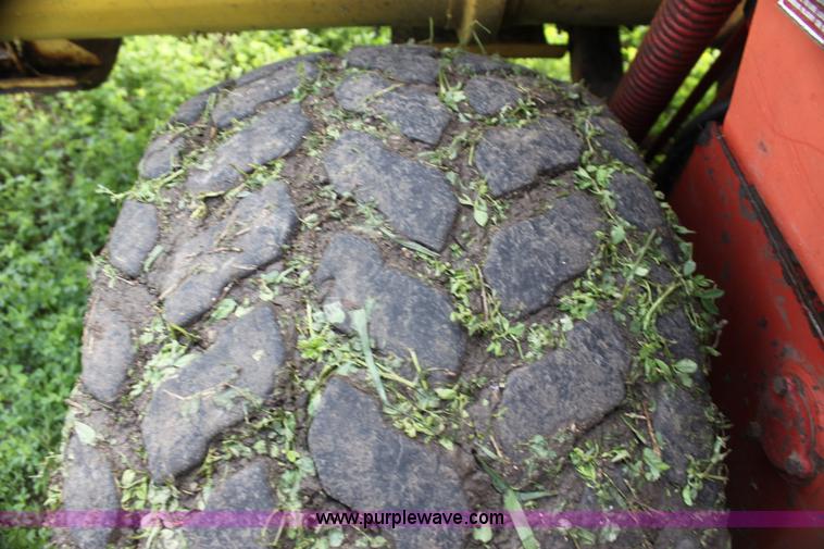 image for item G4058 1985 New Holland 1116 Speedrower self-propelled swather