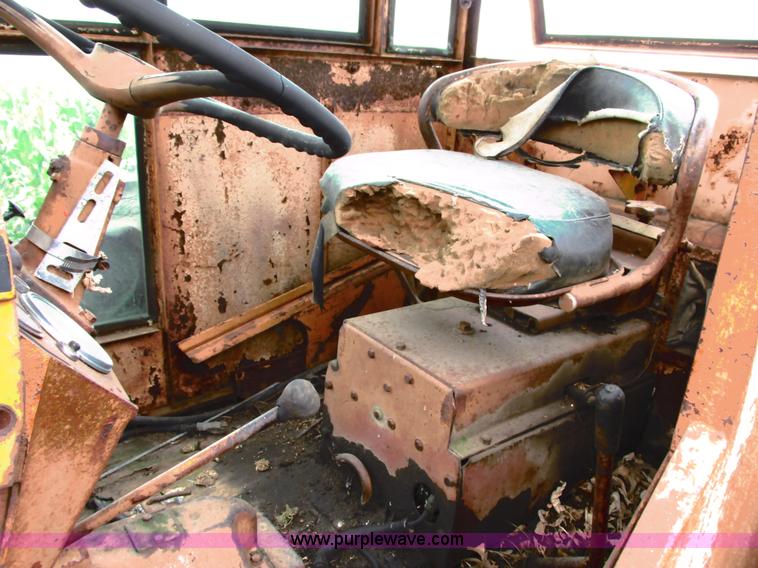 image for item G8563 Minneapolis Moline M5 tractor