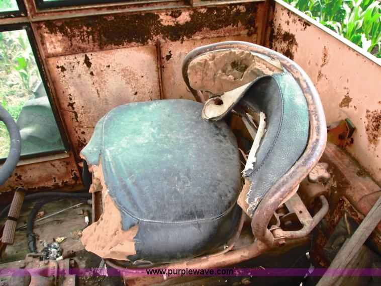 image for item G8563 Minneapolis Moline M5 tractor