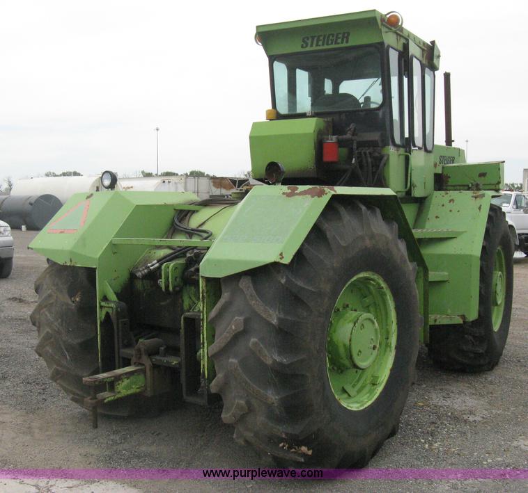 image for item H6493 1986 Steiger Bearcat II 4WD tractor