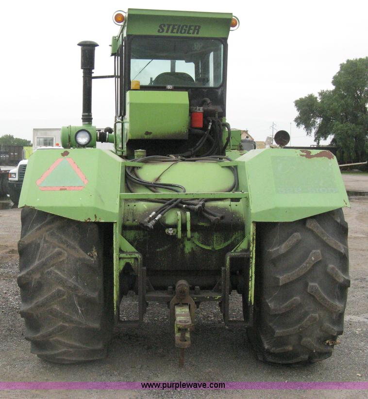image for item H6493 1986 Steiger Bearcat II 4WD tractor