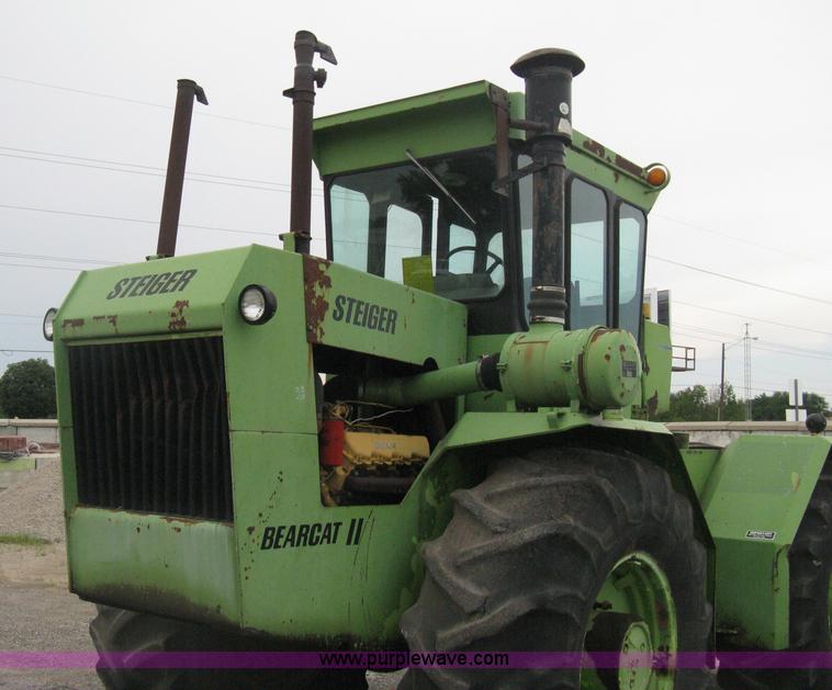 image for item H6493 1986 Steiger Bearcat II 4WD tractor