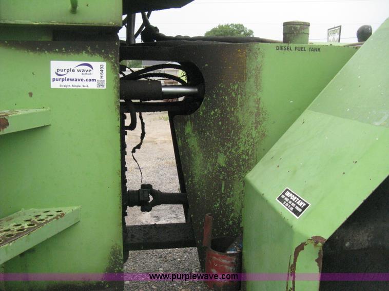 image for item H6493 1986 Steiger Bearcat II 4WD tractor