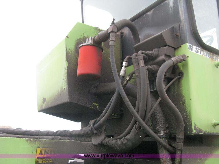 image for item H6493 1986 Steiger Bearcat II 4WD tractor