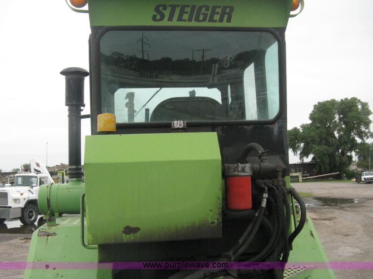 image for item H6493 1986 Steiger Bearcat II 4WD tractor