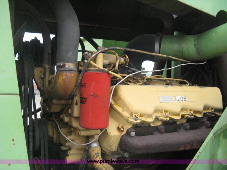 image for item H6493 1986 Steiger Bearcat II 4WD tractor