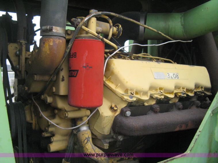 image for item H6493 1986 Steiger Bearcat II 4WD tractor