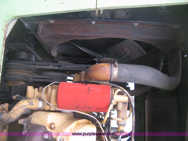 image for item H6493 1986 Steiger Bearcat II 4WD tractor