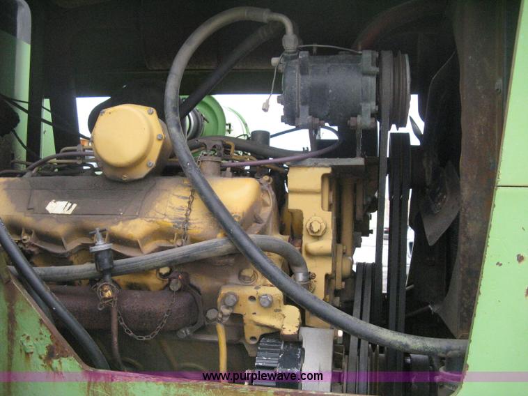 image for item H6493 1986 Steiger Bearcat II 4WD tractor