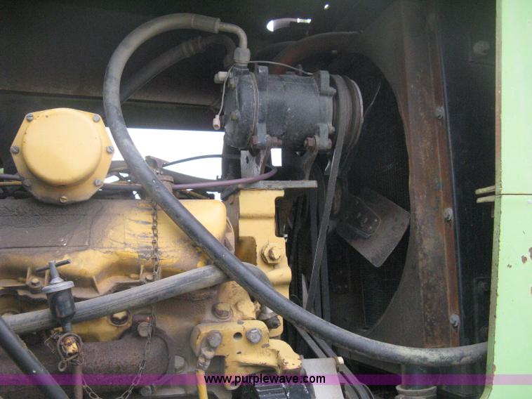 image for item H6493 1986 Steiger Bearcat II 4WD tractor