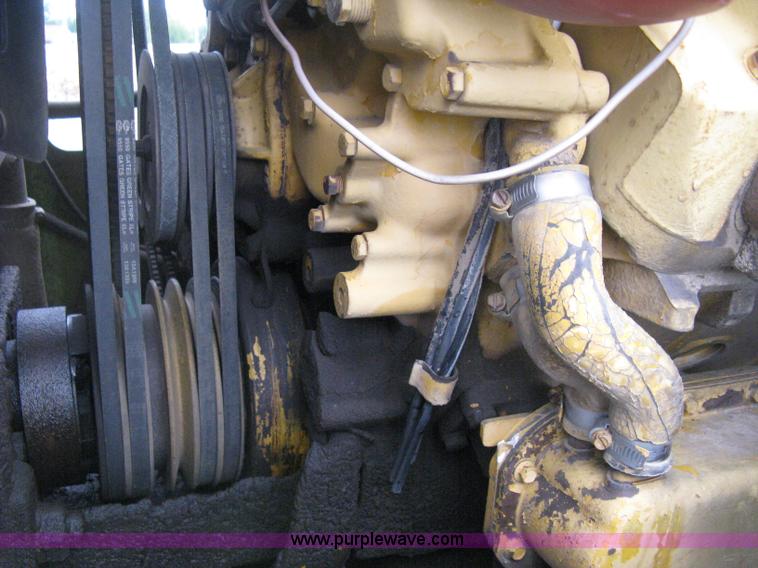 image for item H6493 1986 Steiger Bearcat II 4WD tractor