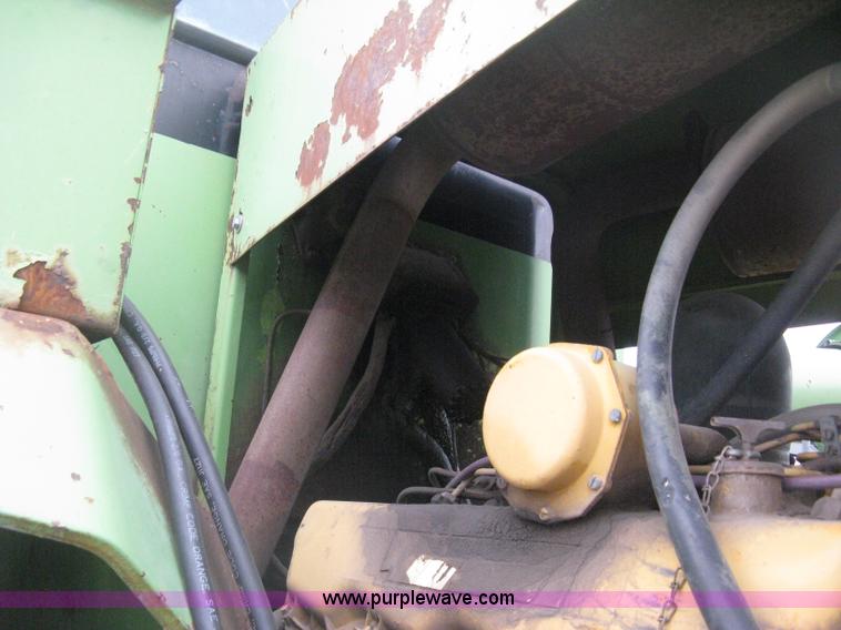 image for item H6493 1986 Steiger Bearcat II 4WD tractor