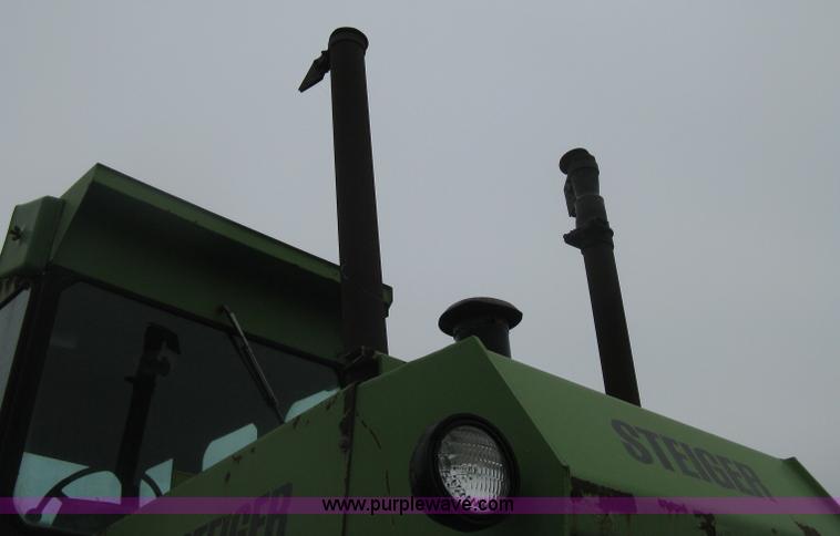 image for item H6493 1986 Steiger Bearcat II 4WD tractor
