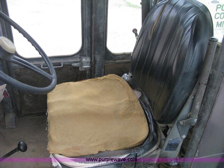 image for item H6493 1986 Steiger Bearcat II 4WD tractor