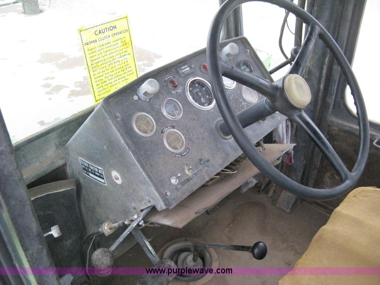 image for item H6493 1986 Steiger Bearcat II 4WD tractor