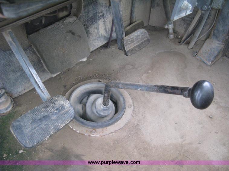 image for item H6493 1986 Steiger Bearcat II 4WD tractor