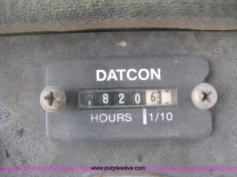 image for item H6493 1986 Steiger Bearcat II 4WD tractor