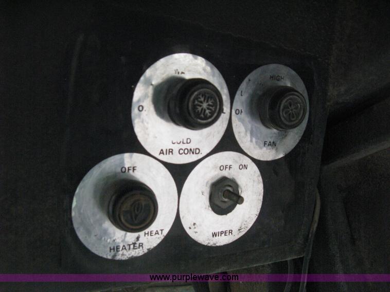 image for item H6493 1986 Steiger Bearcat II 4WD tractor