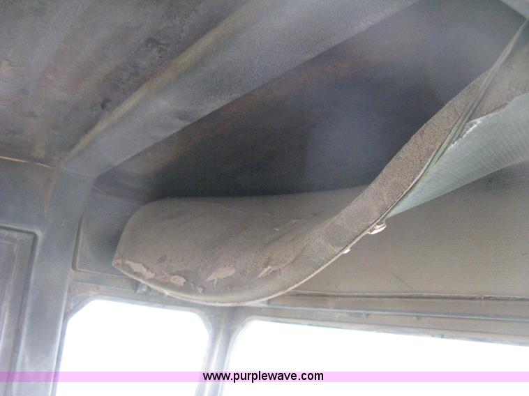 image for item H6493 1986 Steiger Bearcat II 4WD tractor