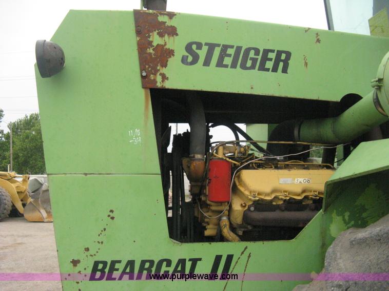 image for item H6493 1986 Steiger Bearcat II 4WD tractor
