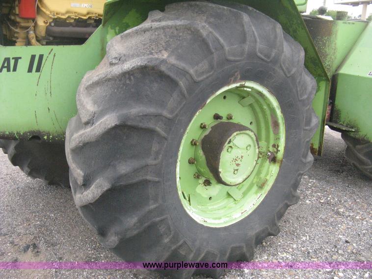 image for item H6493 1986 Steiger Bearcat II 4WD tractor