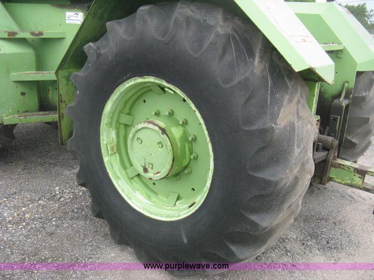 image for item H6493 1986 Steiger Bearcat II 4WD tractor