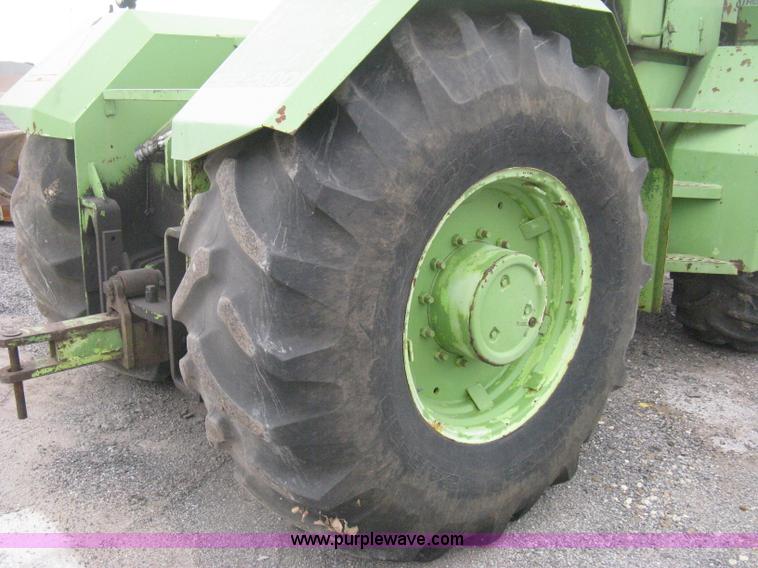 image for item H6493 1986 Steiger Bearcat II 4WD tractor