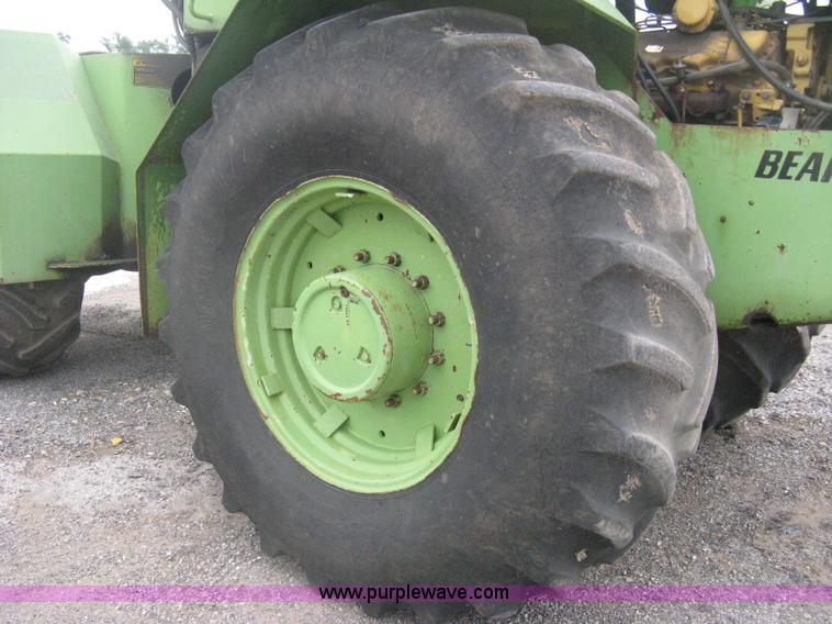 image for item H6493 1986 Steiger Bearcat II 4WD tractor