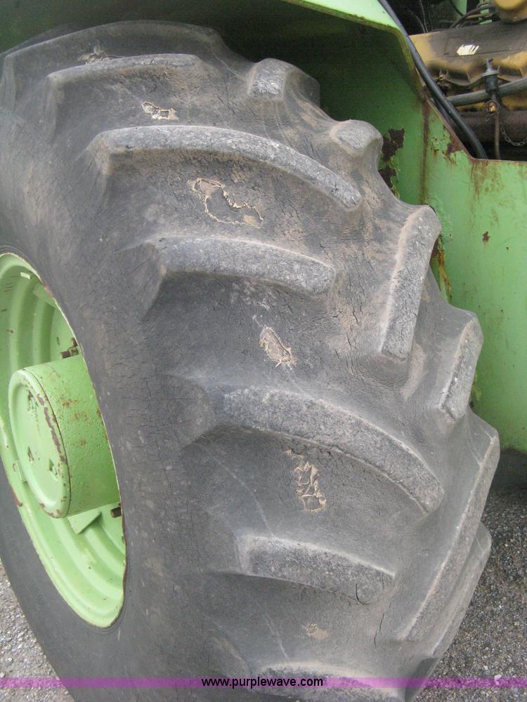 image for item H6493 1986 Steiger Bearcat II 4WD tractor