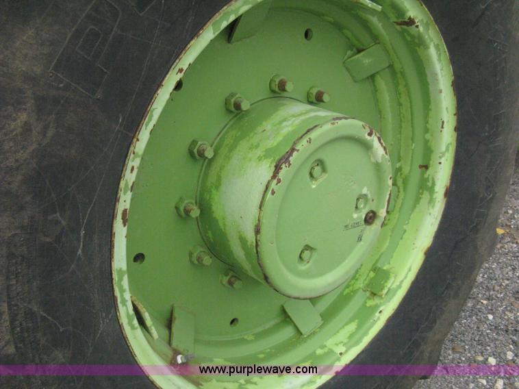 image for item H6493 1986 Steiger Bearcat II 4WD tractor