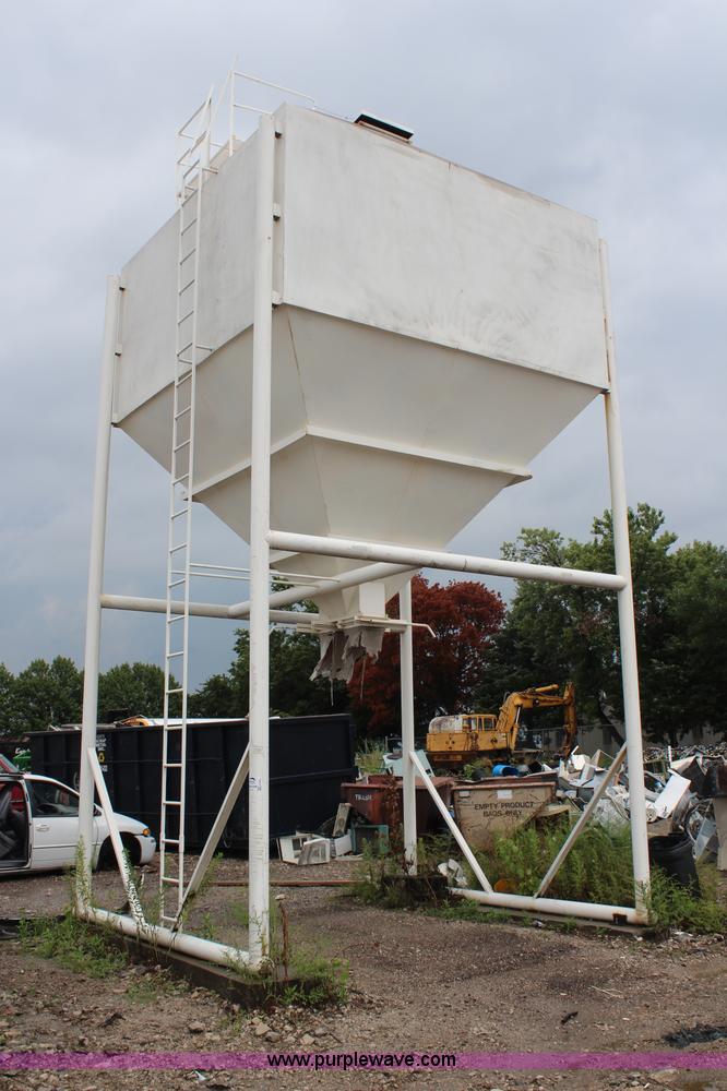 Overhead bulk bin Item H6601 selling at SOLD! August 28 Ag Equipment