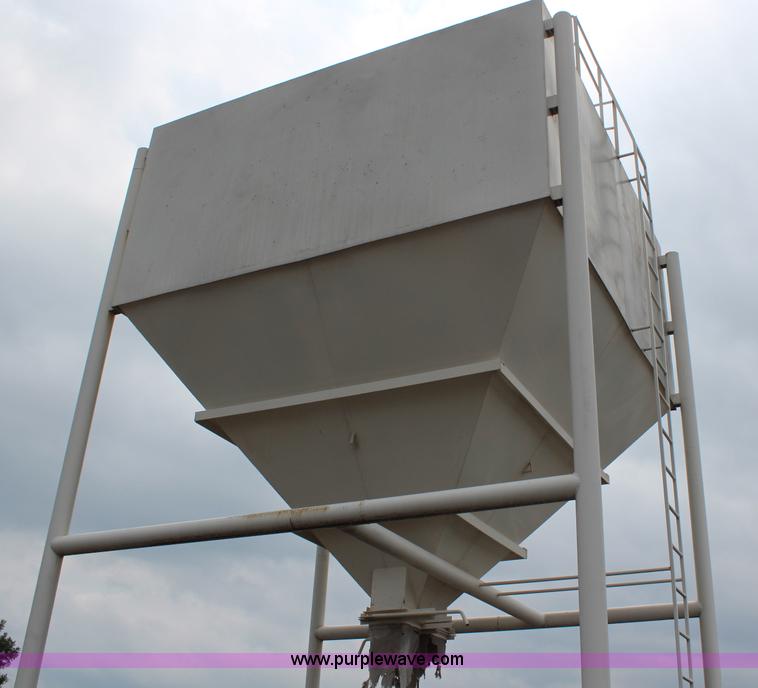 image for item H6601 Overhead bulk bin
