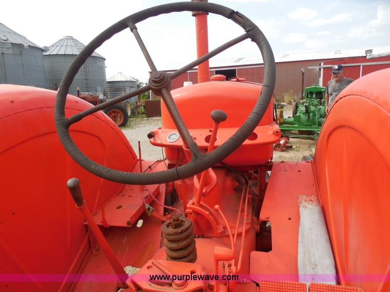 image for item H9832 Case LA tractor