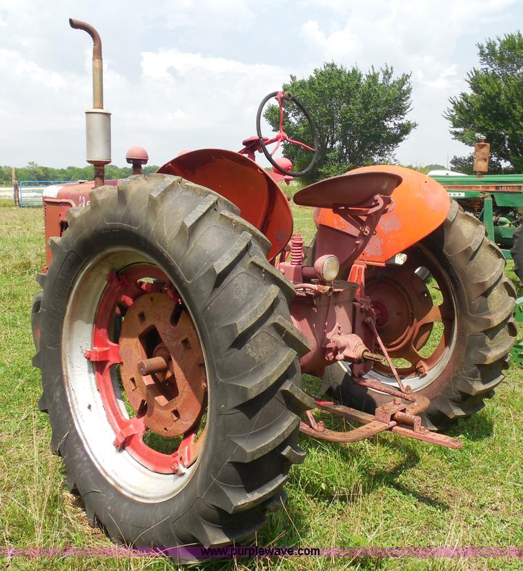 image for item H9840 Mccormick Farmall H tractor