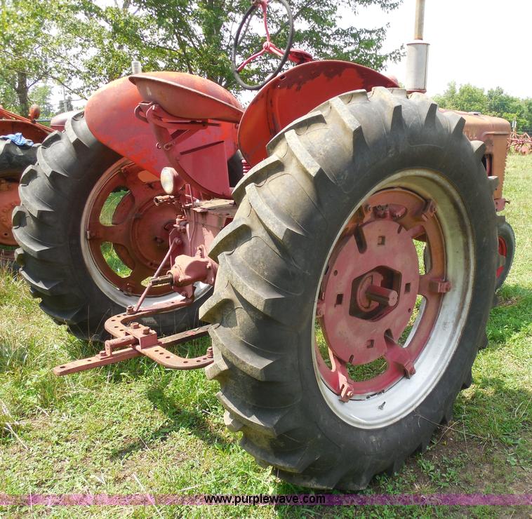 image for item H9840 Mccormick Farmall H tractor