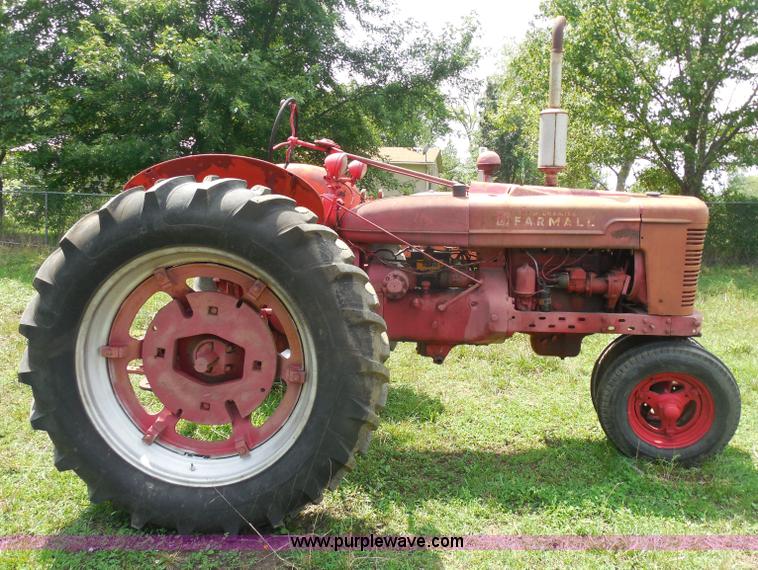 image for item H9840 Mccormick Farmall H tractor