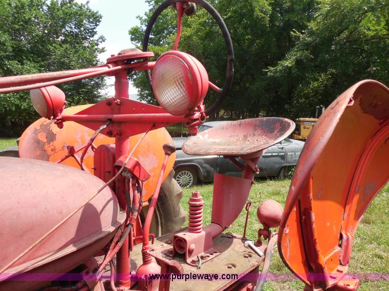 image for item H9840 Mccormick Farmall H tractor