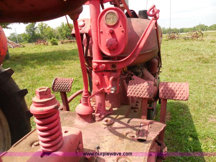 image for item H9840 Mccormick Farmall H tractor