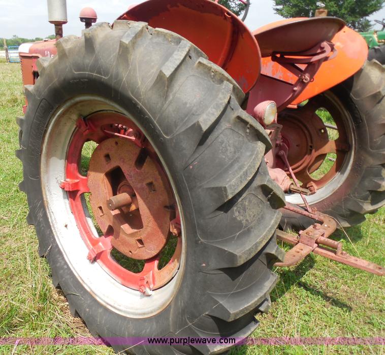 image for item H9840 Mccormick Farmall H tractor