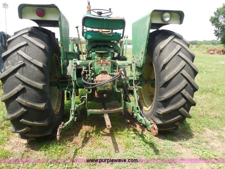 image for item H9841 Oliver 1600 tractor