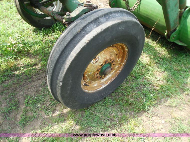 image for item H9841 Oliver 1600 tractor