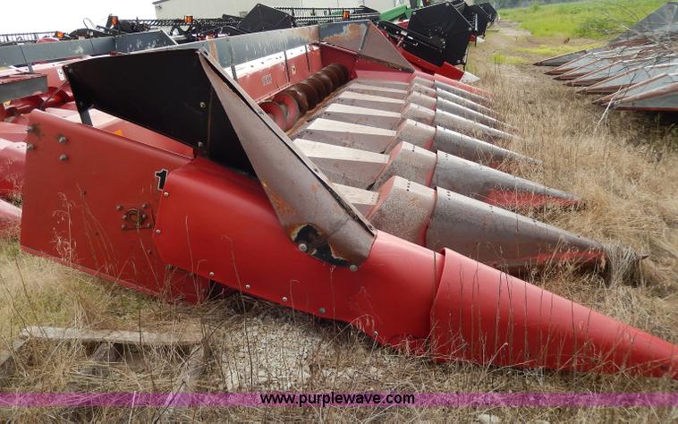 image for item I4377 1997 Case IH 1083 corn head