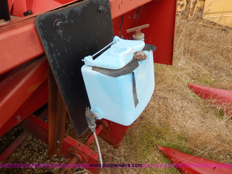 image for item I4377 1997 Case IH 1083 corn head