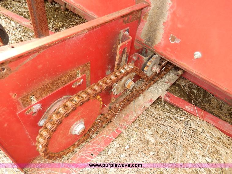 image for item I4377 1997 Case IH 1083 corn head