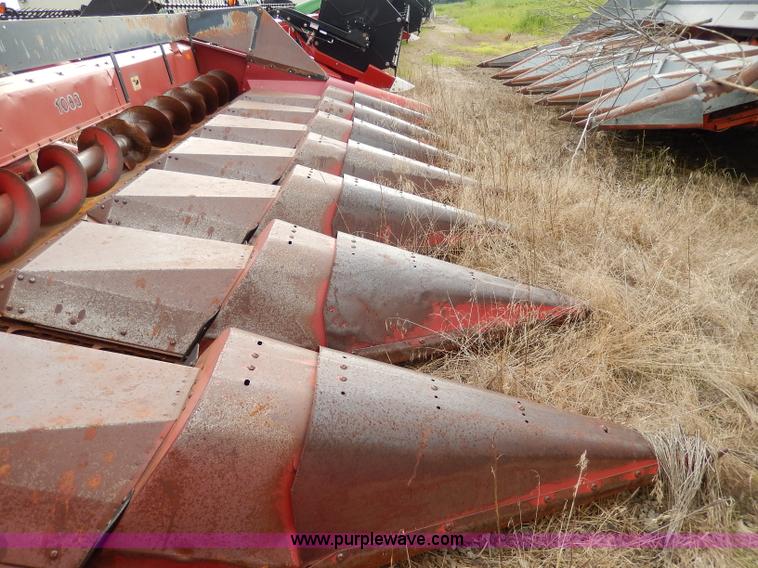 image for item I4377 1997 Case IH 1083 corn head
