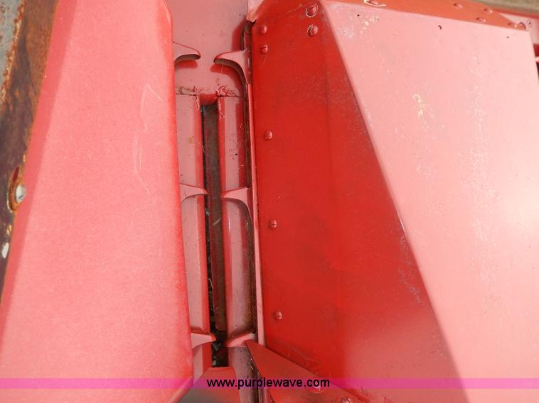image for item I4378 1998 Case IH 1083 corn head