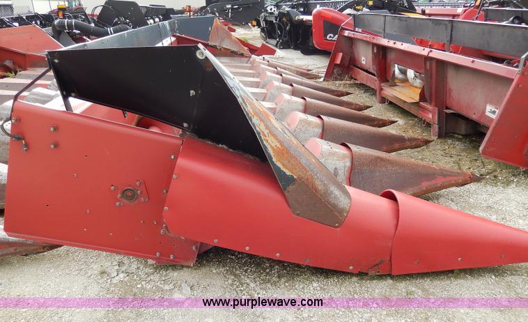 image for item I4379 1995 Case IH 1083 corn head